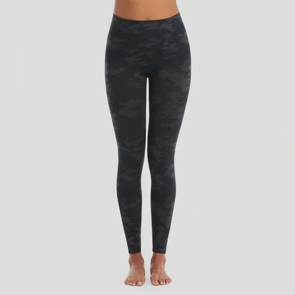 Spanx EcoCare Seamless Leggings  Black Camo - Picture 1 of 8